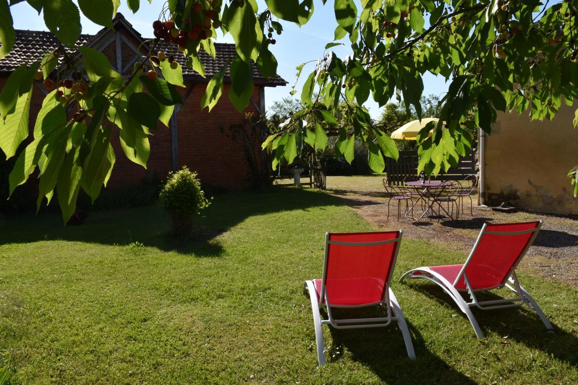 Lembras Du Vert & Du Bon Air - Linge Maison Inclus - Parking Prive Gratuit - Centre Ville Bergerac 10Mn - Domaine Bellevue Cottage En Perigord מראה חיצוני תמונה