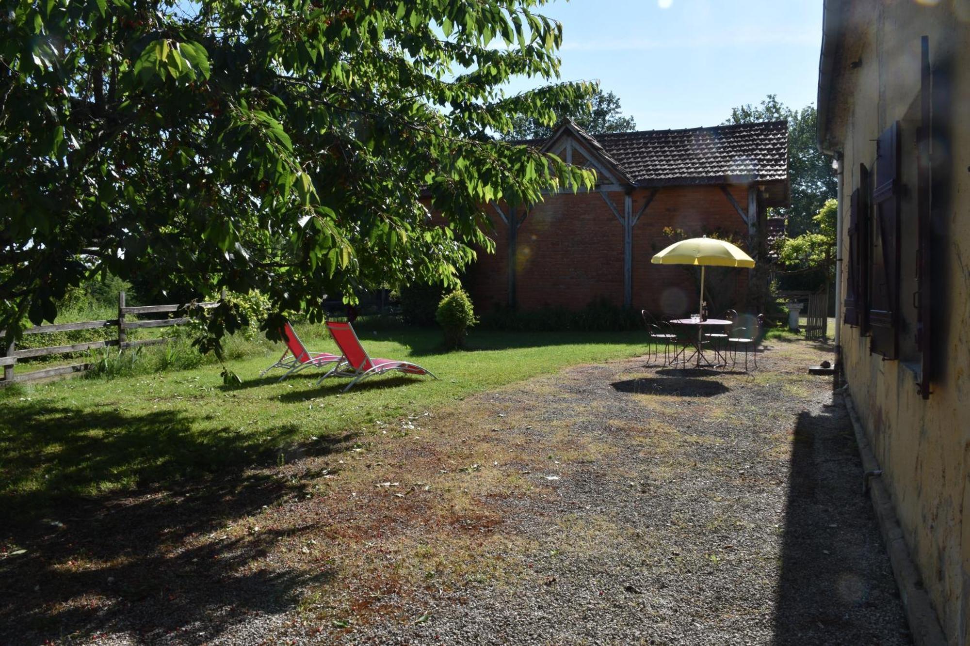 Lembras Du Vert & Du Bon Air - Linge Maison Inclus - Parking Prive Gratuit - Centre Ville Bergerac 10Mn - Domaine Bellevue Cottage En Perigord מראה חיצוני תמונה